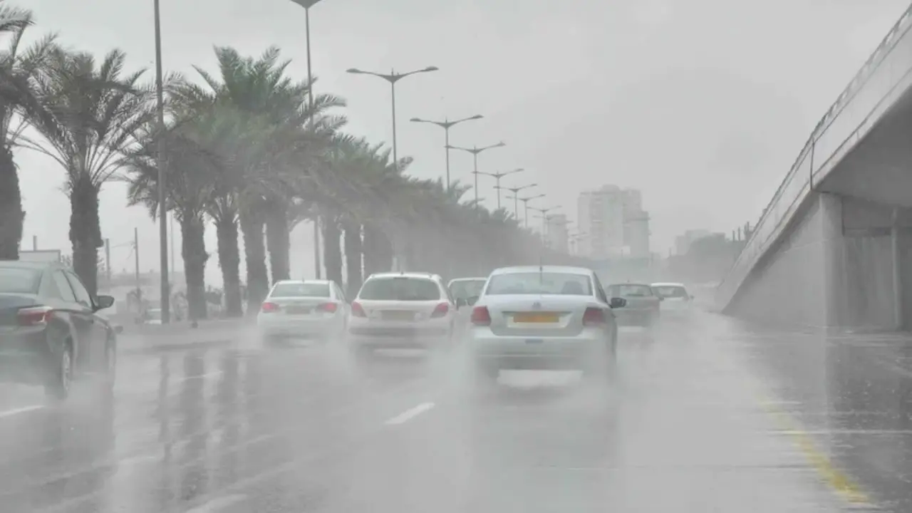 نشرة إنذارية تحذر من موجة برد وأمطار قوية وثلوج تغطي المغرب